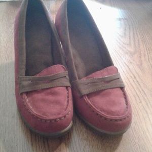 Red and brown wedges